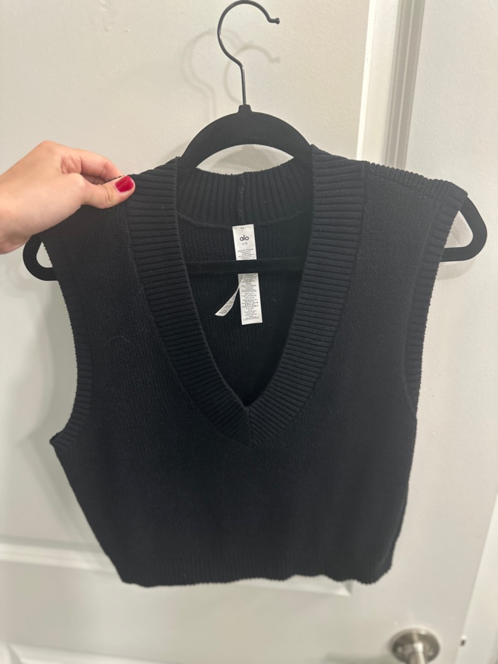 ALO Yoga Black V-Neck Knit Sweater Vest